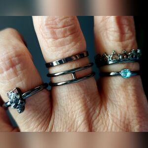 Fun Costume Ring Set Of Five Rings - Black and Silver